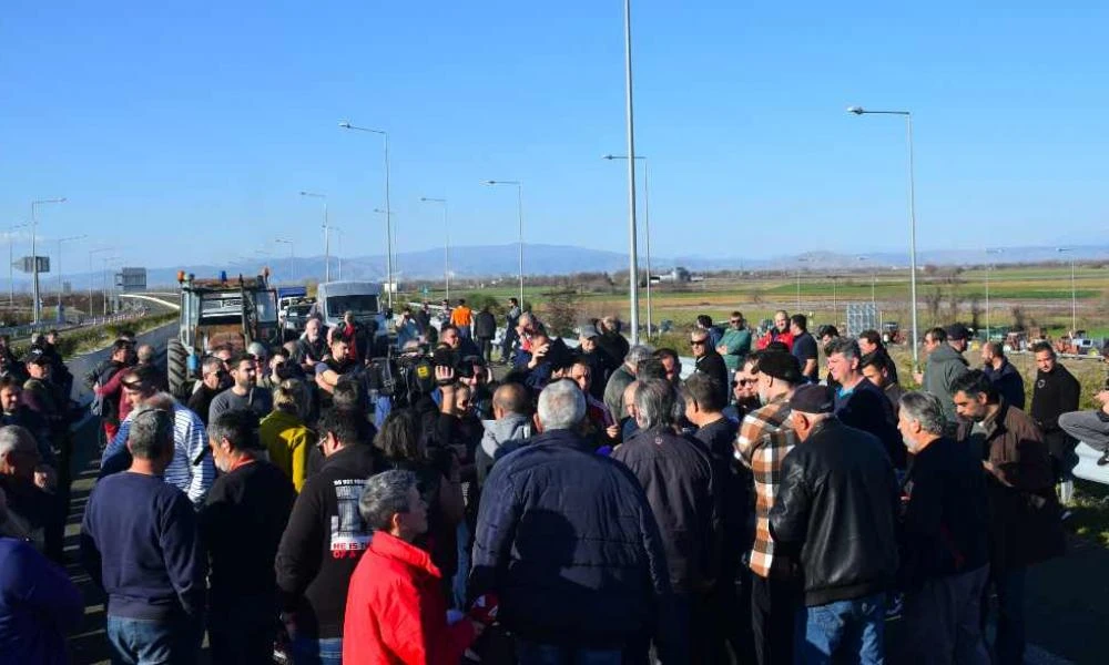 Καρδίτσα: Ελεύθεροι επαγγελματίες και αγροκτηνοτρόφοι απέκλεισαν τον Ε-65